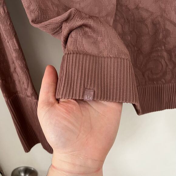 Lululemon Rest Less Women's Size M Spanish Oak Embossed Floral Activewear Top - Picture 4 of 5